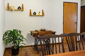 Cosy Local Artist's Flat, Central Location, Fully Equipped