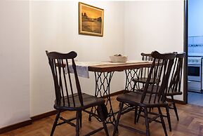 Cosy Local Artist's Flat, Central Location, Fully Equipped