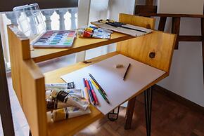 Cosy Local Artist's Flat, Central Location, Fully Equipped