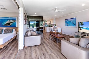Poinciana Lodges -Ocean Views