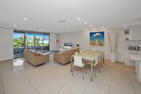 Poinciana Lodges -Ocean Views