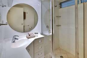 Poinciana Lodges -Ocean Views