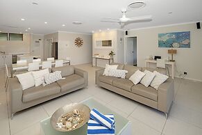 Poinciana Lodges -Ocean Views