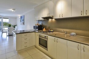 Poinciana Lodges -Ocean Views