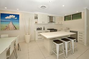 Poinciana Lodges -Ocean Views