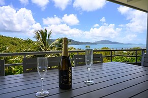 Poinciana Lodges -Ocean Views