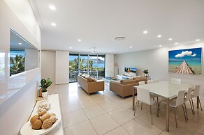 Poinciana Lodges -Ocean Views