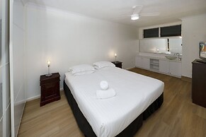 Poinciana Lodges -Ocean Views