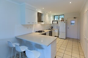 Poinciana Lodges -Ocean Views