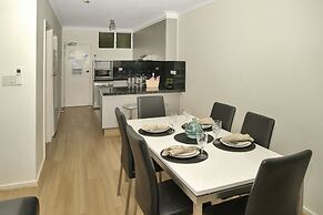 Poinciana Lodges -Ocean Views