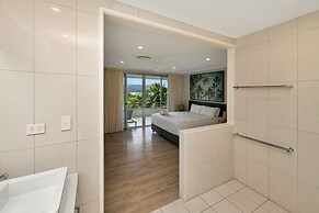 Poinciana Lodges -Ocean Views