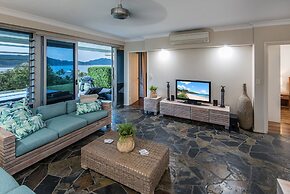 Poinciana Lodges -Ocean Views