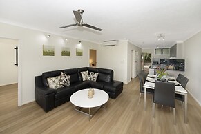 Poinciana Lodges -Ocean Views