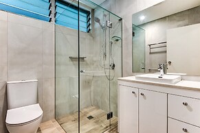 Poinciana Lodges -Ocean Views