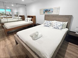 Poinciana Lodges -Ocean Views