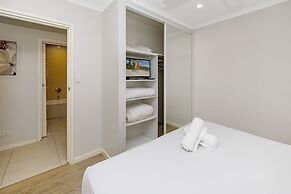 Poinciana Lodges -Ocean Views