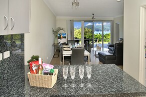 Poinciana Lodges -Ocean Views