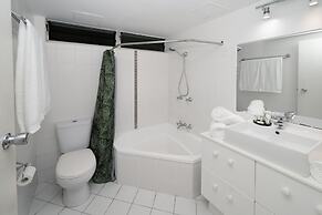 Poinciana Lodges -Ocean Views