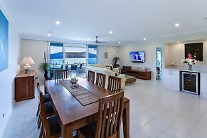 Poinciana Lodges -Ocean Views
