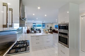 Poinciana Lodges -Ocean Views