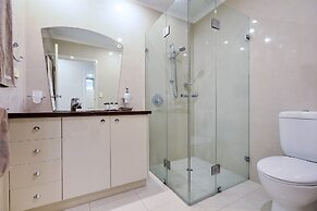 Poinciana Lodges -Ocean Views