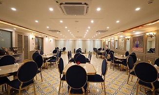 Fabhotel Prime Hampton By Ic'S