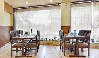 Fabhotel Padmawati Palace