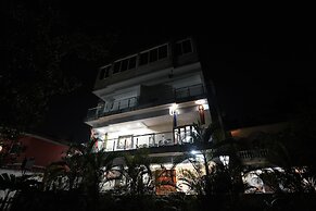 FabHotel The Sky
