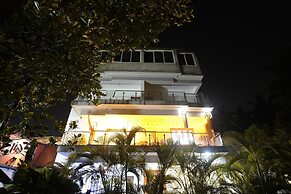 FabHotel The Sky