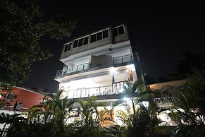 FabHotel The Sky