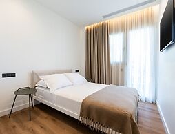 2-bd Luxury Apt Sea View Balcony Near the Beach