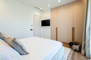 2-bd Luxury Apt Sea View Balcony Near the Beach