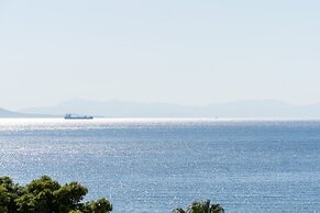 2-bd Luxury Apt Sea View Balcony Near the Beach