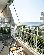 2-bd Luxury Apt Sea View Balcony Near the Beach