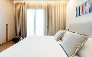 2-bd Luxury Apt Sea View Balcony Near the Beach