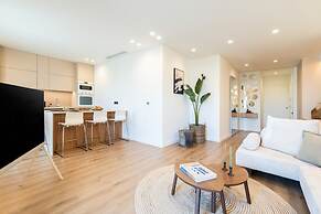 2-bd Luxury Apt Sea View Balcony Near the Beach