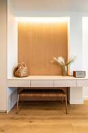 2-bd Luxury Apt Sea View Balcony Near the Beach