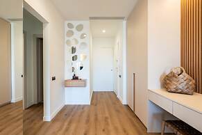 2-bd Luxury Apt Sea View Balcony Near the Beach