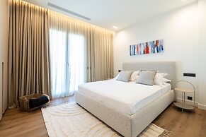 2-bd Luxury Apt Sea View Balcony Near the Beach