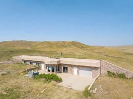 Cheyenne River Ranch 4BR Earth Sheltered Home With Hot Tub