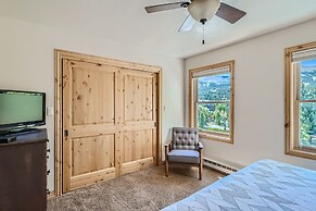 New Listing!! Breck Mountain Magic 3 Bedroom Condo by RedAwning