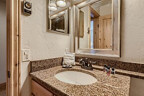 New Listing!! Breck Mountain Magic 3 Bedroom Condo by RedAwning