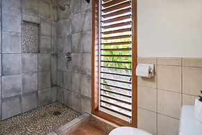 Liho Kai 4 Bedroom Home by RedAwning