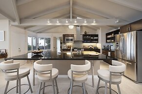 Sea Turtle Ranch 4 Bedroom Home by RedAwning