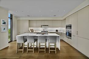 Park Lane 3300 3 Bedroom Apts by RedAwning