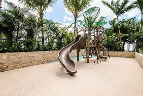 Park Lane 3300 3 Bedroom Apts by RedAwning