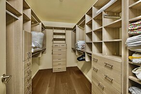 Park Lane 3300 3 Bedroom Apts by RedAwning