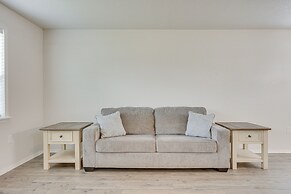 Updated Home w/ Yard ~ 14 Mi to Quartz Mountain!