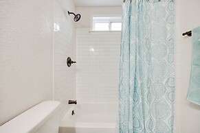 Updated Home w/ Yard ~ 14 Mi to Quartz Mountain!