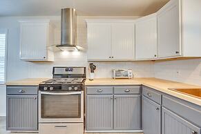 Updated Home w/ Yard ~ 14 Mi to Quartz Mountain!